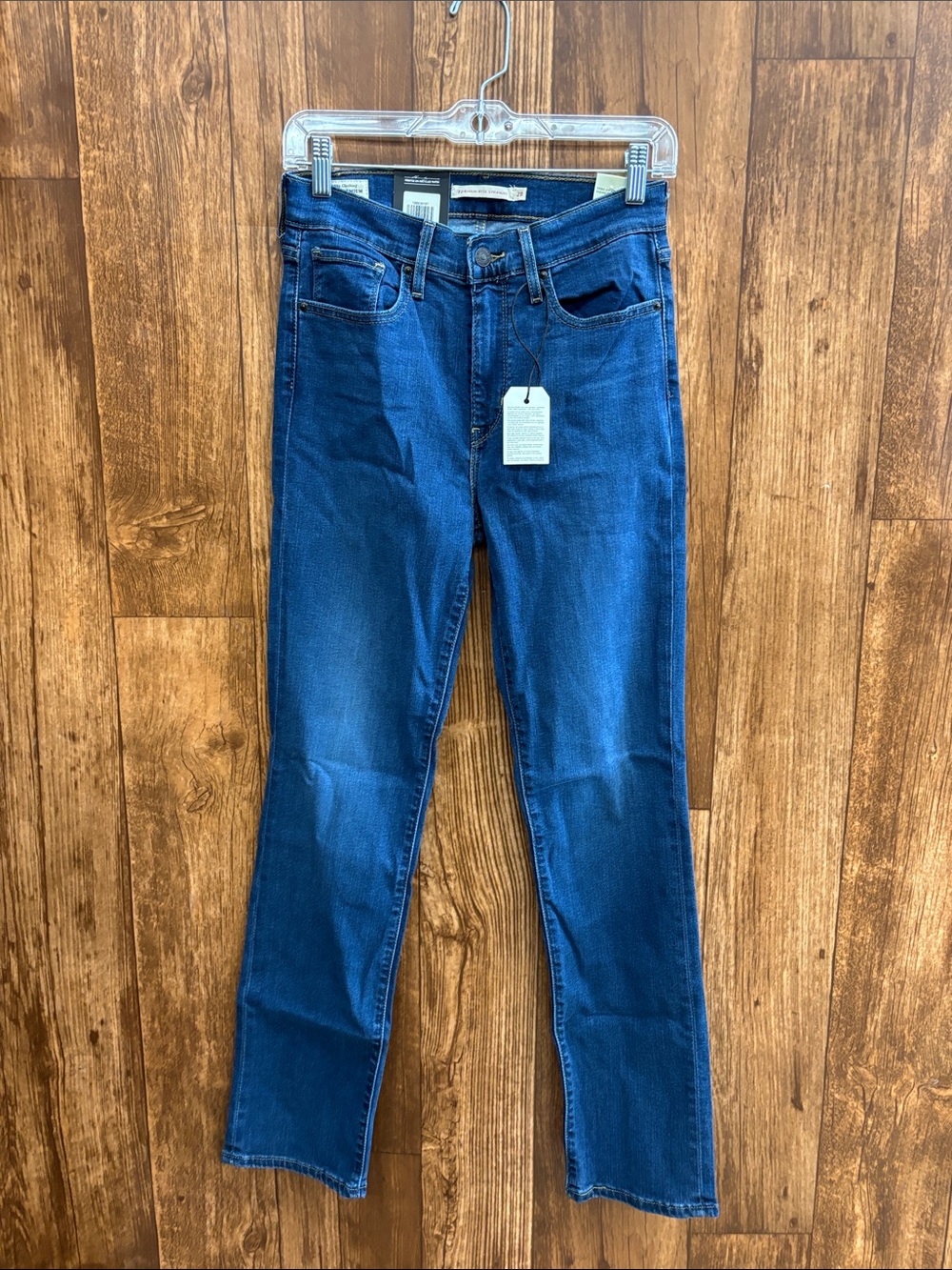 New with tags Levi's Dark Blue Straight Jeans